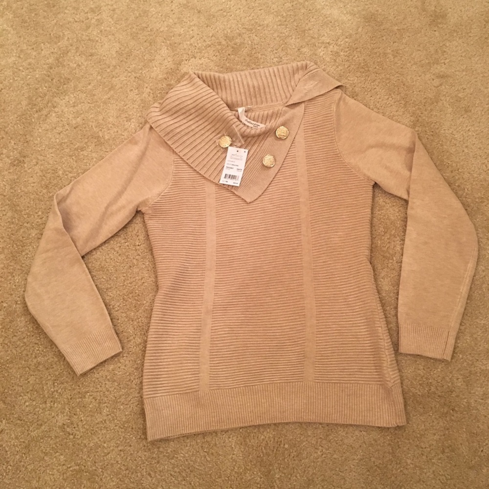 NWT NY Collection beige sweater with extra button